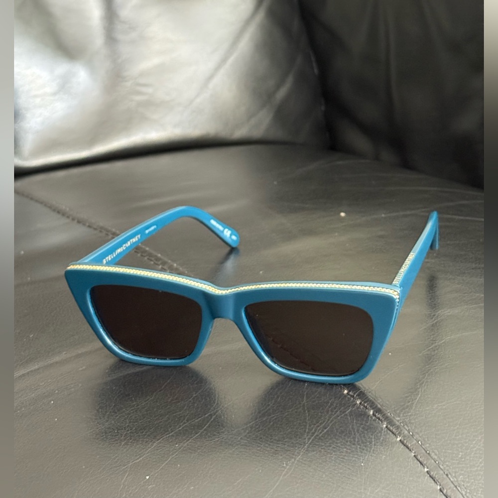 Authentic NWOT Stella McCartney teal Blue slight cat eye/Rectangular Sunglasses